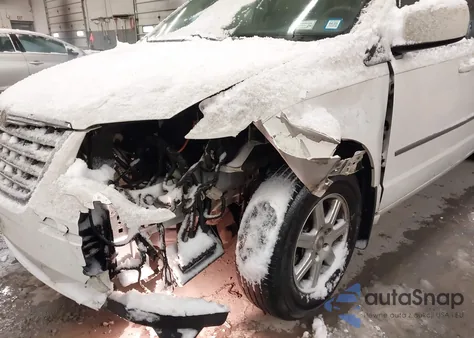 2010 Chrysler Town & Country Touring z USA, uszkodzony, nr VIN 2A4RR5DX2AR149318